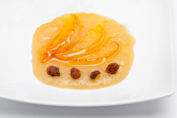 Decoration for cakes with apple and raisins