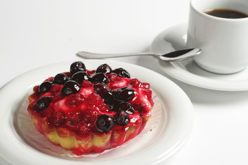 Cake with currants and coffee