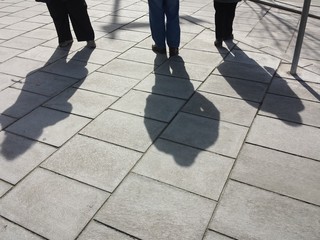 Tre ombre a passeggio