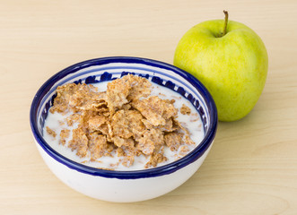 Cornflakes and apple
