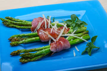 Grilled asparagus with bacon