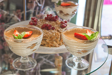 tiramisu with strawberries