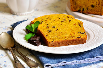Carrot and orange cake with chocolate.