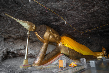Big image of nuddha in the cave