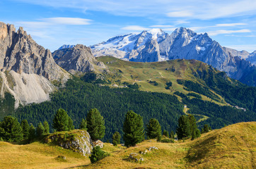 Fototapeta na wymiar Autumn scenery on hiking trail in Dolomites Mountains, Italy