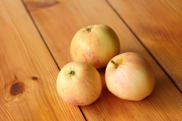 Ripe apples on a wooden table