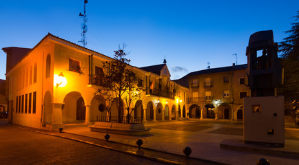 Fototapeta premium Town square at spanish town in night. Utrillas