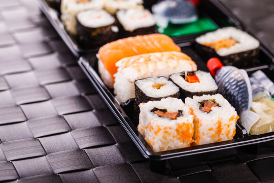 traditional sushi box