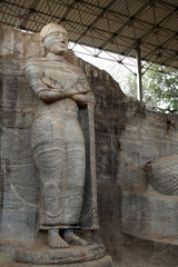 ガルヴィハーラ　立像