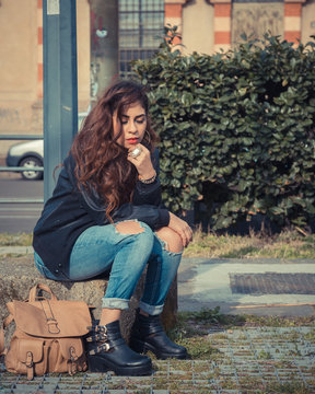 Beautiful girl posing in an urban context