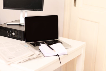 Autoren Arbeitsplatz Zeitung & Computer