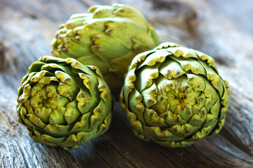 Obraz premium Fresh artichokes