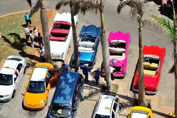 Fototapeten Retro cars in Havana. © Надежда Стоянова