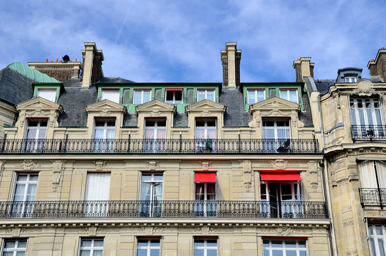 Facade in a building in Paris