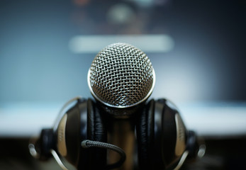 Obraz premium Microphone and headphones