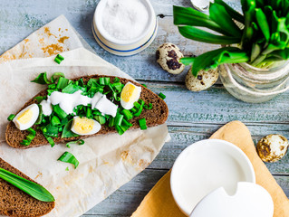 rye bread with wild garlic, sour cream and quail eggs, snack, to