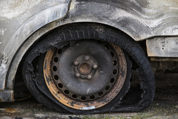 Fototapeta na wymiar Verbrannter Reifen