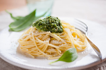 Pasta mit Bärlauchpesto