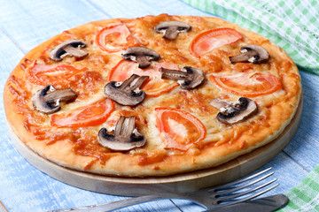 Vegetarian pizza with tomato and mushrooms