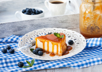 Cheesecake with caramel sauce