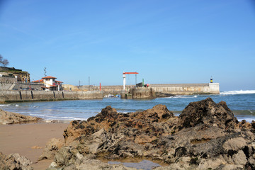 Fototapeta na wymiar puerto pesquero en Comillas, Cantabria