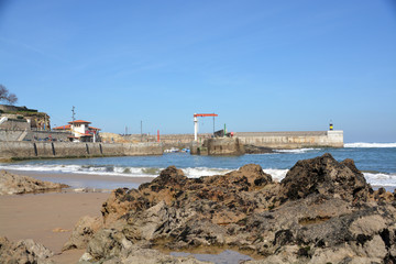 Fototapeta na wymiar puerto pesquero en Comillas, Cantabria