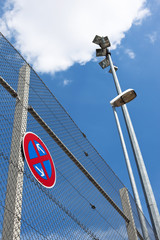 Obraz premium No parking, fence, sky