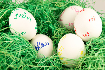 weisse eier zu ostern