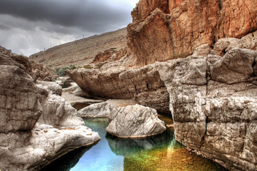 Fototapeta na wymiar Colorful rocks in a tranquil rock pool