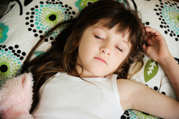 Adorable little girl sleep in the bed © Alinute