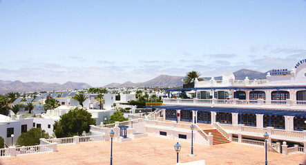 Fototapeta na wymiar Arquitectura típica canaria en Puerto del Carmen, Lanzarote