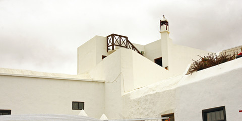 Fototapeta na wymiar Arquitectura típica canaria en Lanzarote, Islas Canarias