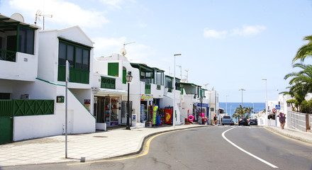 Fototapeta na wymiar Calle en el Puerto del Carmen, LanzaroteA