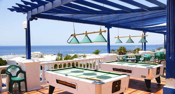 Mesas de billar en el Puerto del Carmen, Lanzarote