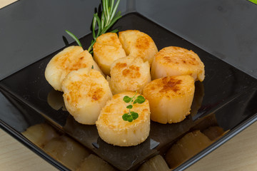 Grilled scallops
