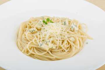 Spaghetti with cheese