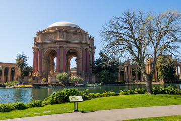 Fototapeta na wymiar Palace of fine Arts in San Francisco