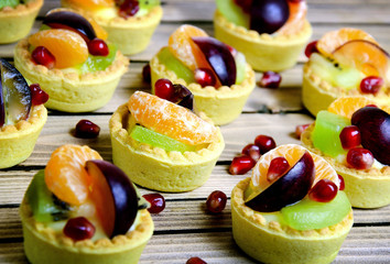 Fruit tart on table