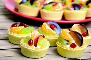 Mini tart with fruit