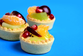 Mini tart with fruit