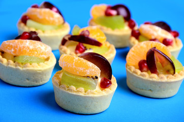 Mini tart with fruit