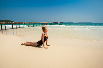 Fototapeta na wymiar Summer yoga session in beautiful tropical island