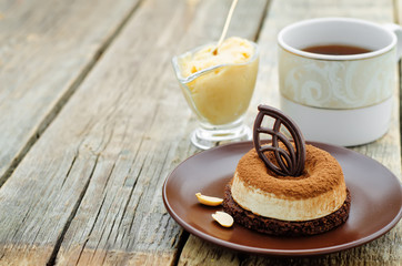 chocolate cake with peanut mousse