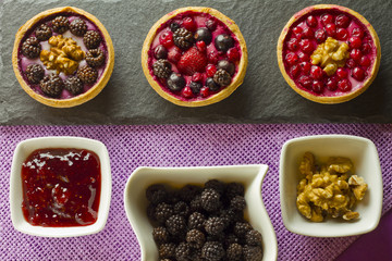 Autumn fruits cakes