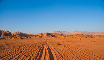 Fototapeta na wymiar Off-road Wadi Rum desert