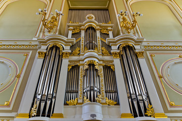 Pipe organ