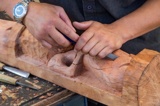 Maori statue carving in progress