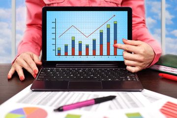 laptop with forex chart