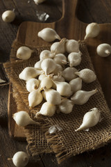 Obraz na płótnie Canvas White Organic Pearl Onions