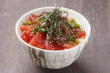 鮪の漬け丼
